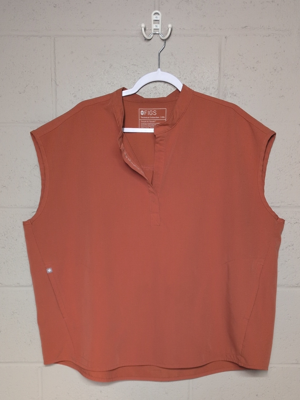 FIGS Rafaela Sleeveles Scrub Top Size XXL, Terracotta, excellent condition